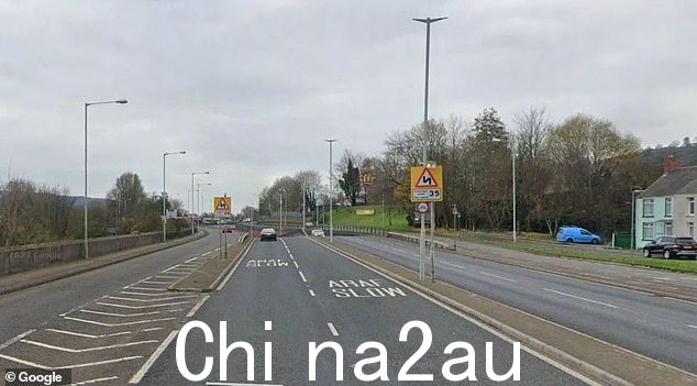 Martynova 女士在 Neath Road 上行走时被雪佛兰 Captiva 撞倒后,南威尔士警方仍在调查(如图,谷歌街景)