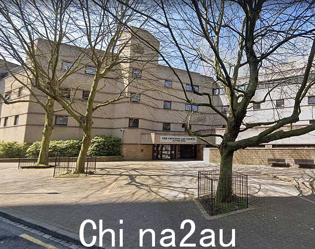 克罗伊登刑事法庭(如图)被告知米切尔面临对两名据称受害者的 13 项强奸罪