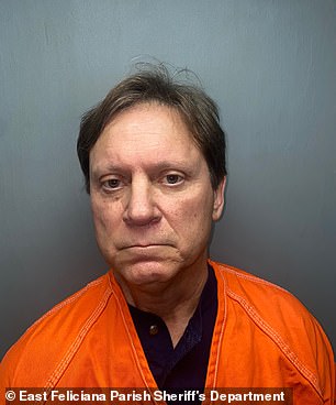 Clay Fletcher,65 岁,于 2022 年 5 月与妻子 Sheila 一起被捕