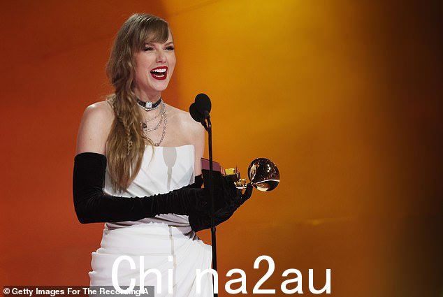 据报道,泰勒·斯威夫特 (Taylor Swift) 在获得第四个格莱美最佳专辑后创造了历史,为她的团队投入了令人瞠目结舌的 160,000 美元豪华礼物