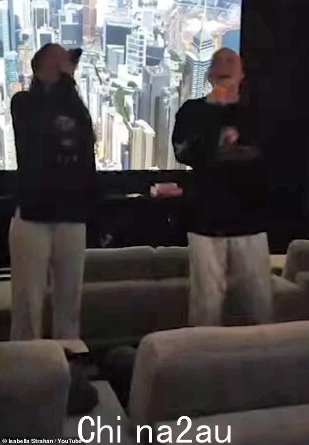 在分享到她的 YouTube 频道的一段新视频中,她说:“自从完成放射治疗以来,我一直专注于保持强壮和健康。” class=