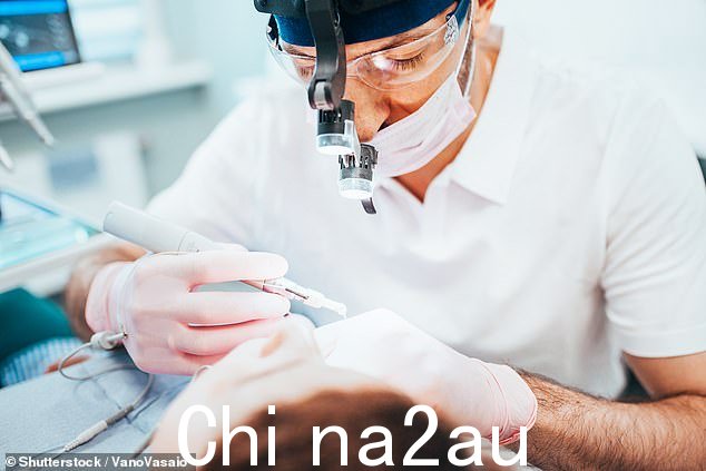 大约 240 名牙医如果在贫困社区提供护理至少三年,将获得 20,000 英镑的“金色问候”” class=