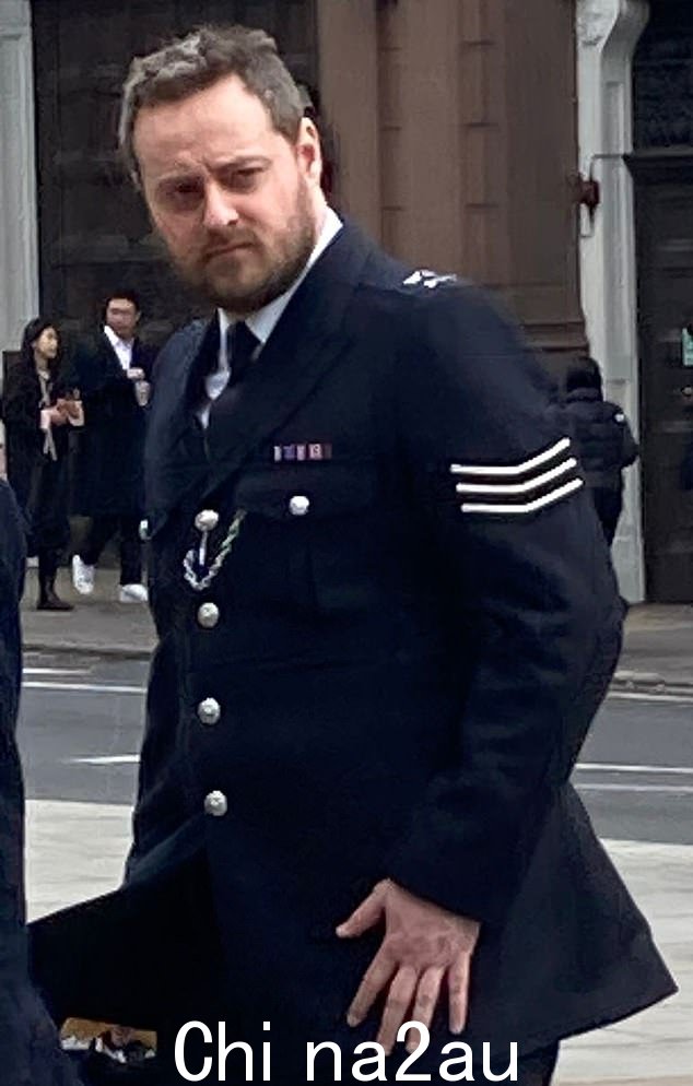 PC Thomas Upton 于 2017 年 7 月 12 日在伦敦西部的 Hammersmith 驾驶警车撞上了养老金领取者 John Edward Mills