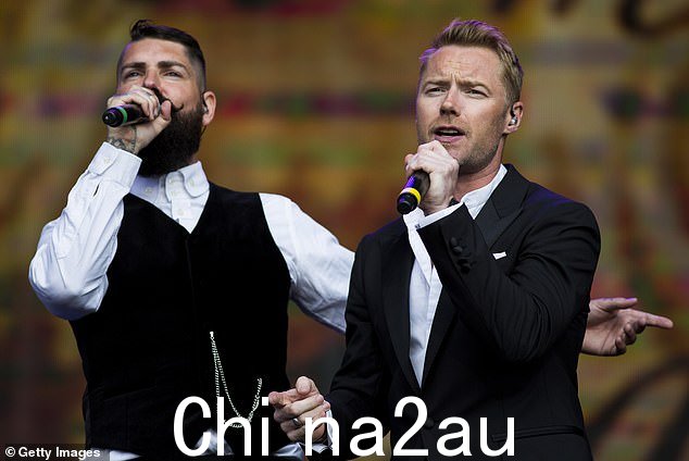 爱尔兰乐队 - 由 Ronan Keating、Keith Duffy、Mikey Graham 和 Shane Lynch 组成 - 于 2000 年正式解散,但经常在具有里程碑意义的巡演中重新聚在一起