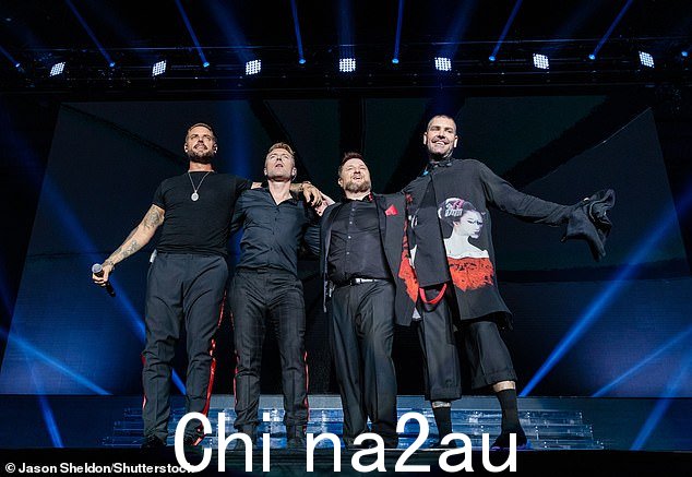 'Ronan、Shane 和 Keith 兴奋不已。Boyzone 出现在本周六的比赛中无疑会营造出一种激动人心的氛围,充满音乐、欢乐以及对足球和社区的共同热爱。'
