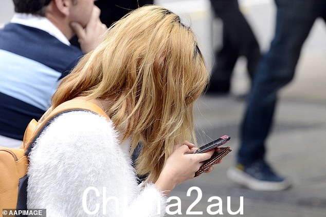 ACCC 表示,令人担忧的电话“移植”骗局越来越普遍,黑客将您的号码转移到他们的设备上(库存图片)