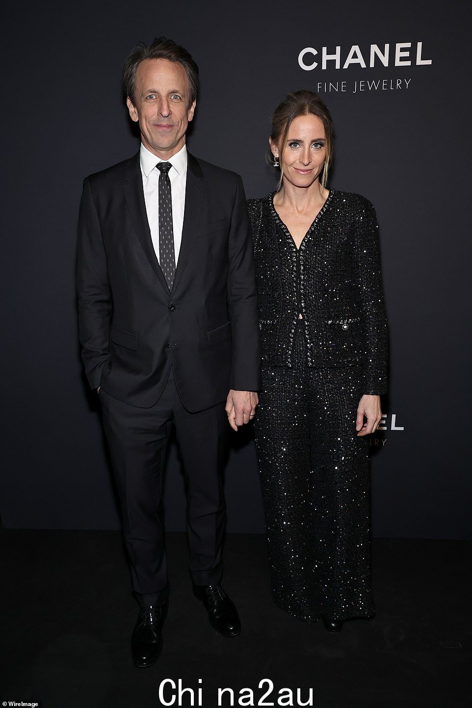 Seth Meyers 与结婚十多年的迷人妻子 Alexi Ashe 一起出席了这次活动