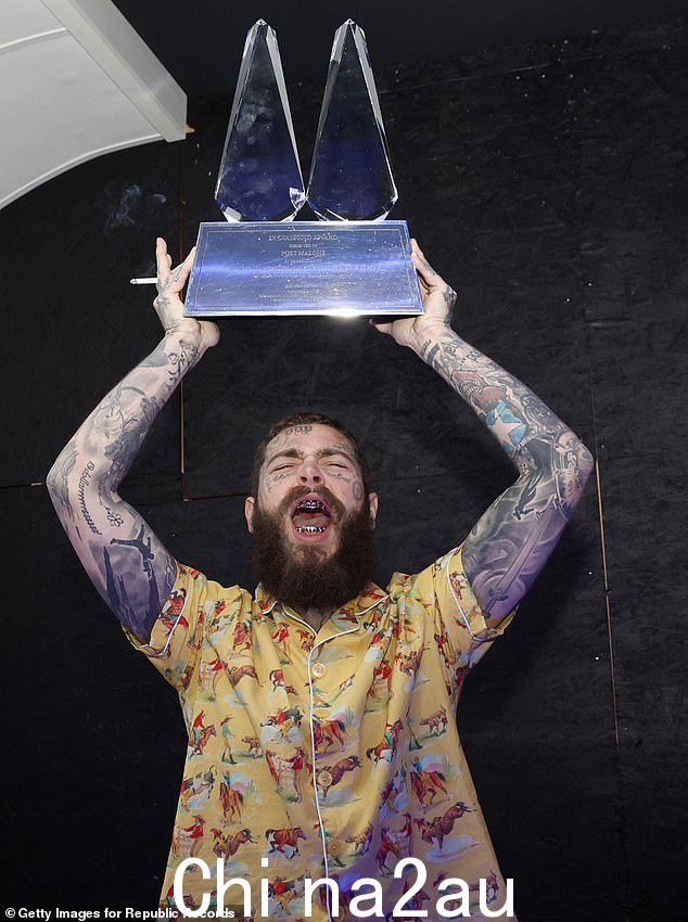 Post Malone 上周在亚利桑那州斯科茨代尔上映,达到了一个新的里程碑,Sunflower 成为第一首被美国唱片工业协会认证为“双钻石”的单曲” =