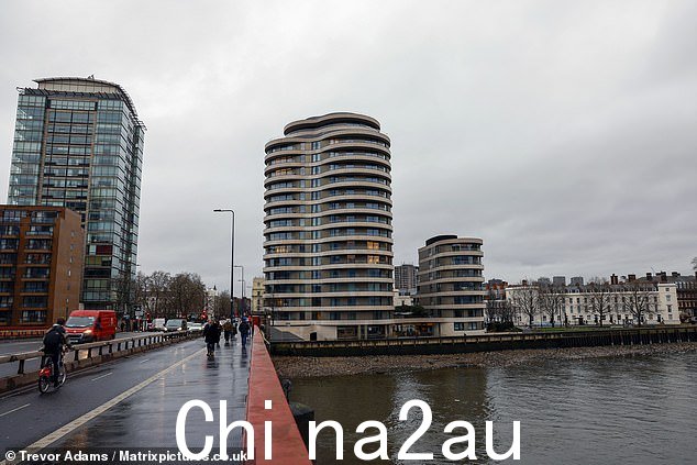河滨步道高耸于泰晤士河之上,可欣赏最近邦德电影中出现的军情六处总部的“全景”,是伦敦最受欢迎的地址之一