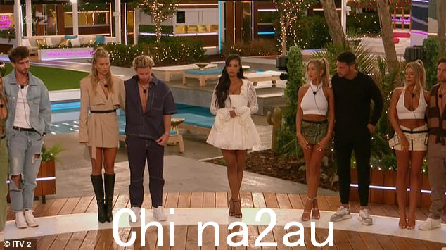 由于她当时与 Chris 搭档,两人都与其他参赛者一起被淘汰:Arabella Chi、Joe Garratt、Callum Jones、Jess Gale、Eve Gale 和Casey O'Gorman