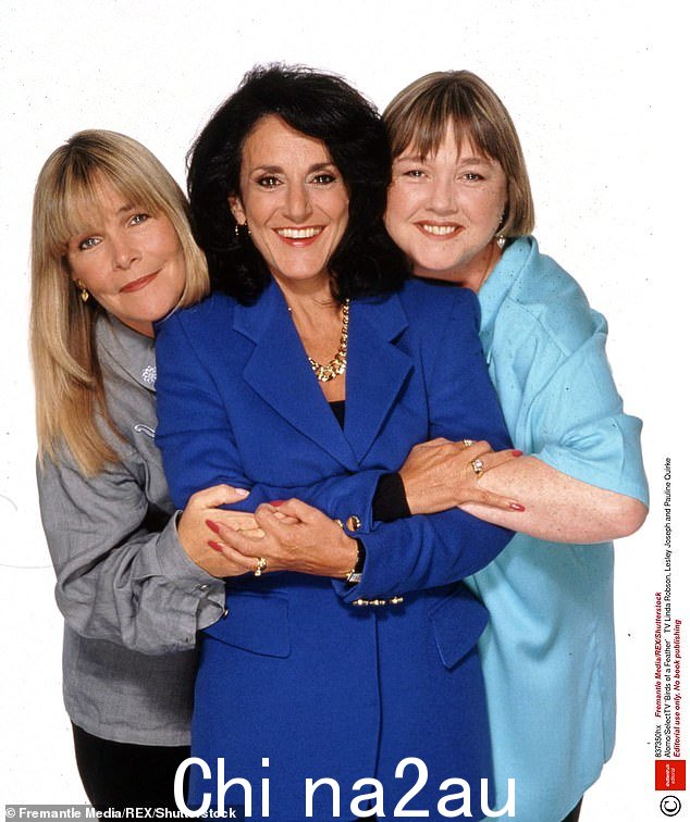 聚集在一起:《羽毛之鸟》的明星,从左到右:Linda Robson、Lesley Joseph 和 Pauline Quirke