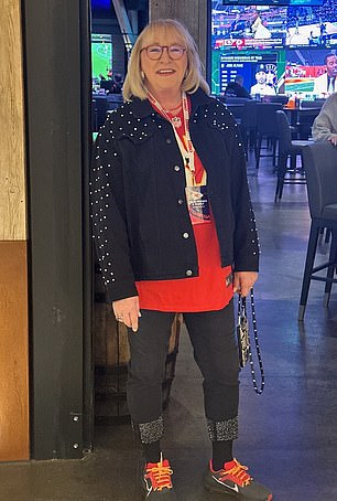 Donna Kelce 在拉斯维加斯获得星巴克时告诉 DailyMail.com 她的超级碗预测