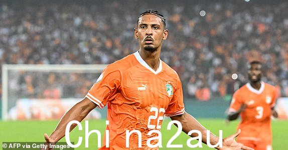 TOPSHOT - 科特迪瓦前锋 #22 2024 年 2 月 7 日,塞巴斯蒂安·哈勒 (Sebastien Haller) 在阿比让埃宾佩的阿拉萨内·瓦塔拉奥林匹克体育场举行的 2024 年非洲国家杯 (CAN) 半决赛足球比赛中,科特迪瓦对阵刚果民主共和国,庆祝球队攻入第一个进球。(Sia 摄) KAMBOU / 法新社)(SIA KAMBOU/法新社通过 Getty Images 拍摄)