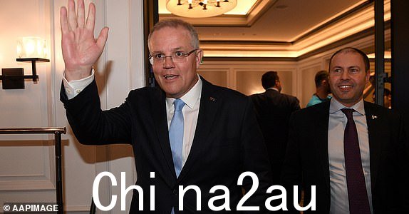 澳大利亚总理斯科特·莫里森(左) )与财长兼副自由党领袖 Josh Frydenberg 一起,于 2018 年 10 月 20 日星期六抵达悉尼双湾举行的自由党 Wentworth 补选活动。独立候选人 Kerryn Phelps 在今天的选举中从自由党手中赢得了席位-选举,在马尔科姆·特恩布尔 (Malcolm Turnbull) 被罢黜总理职务后退出席位后触发。(AAP 图片/Dan Himbrechts)无存档 - 13045805