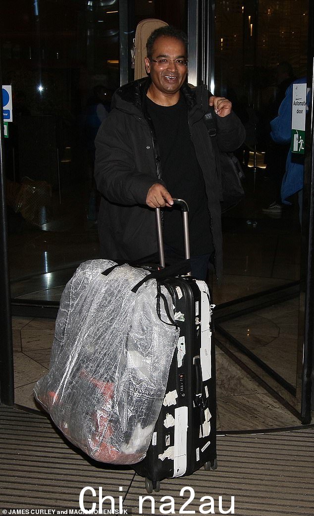Krishnan Guru-Murthy 被发现在与他的搭档享受一些乐趣后离开酒店