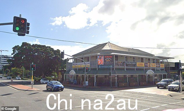 碰撞发生在袋鼠角 Main 街和 Baines 街交叉口附近