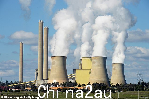 AGL Energy 的 Loy Yang 位于拉特罗布谷 (Latrobe Valley) 的一座燃煤发电站(如图)周二下午 2 点刚过关闭后,一些家庭可能会停电数天,导致批发能源中断价格飙升