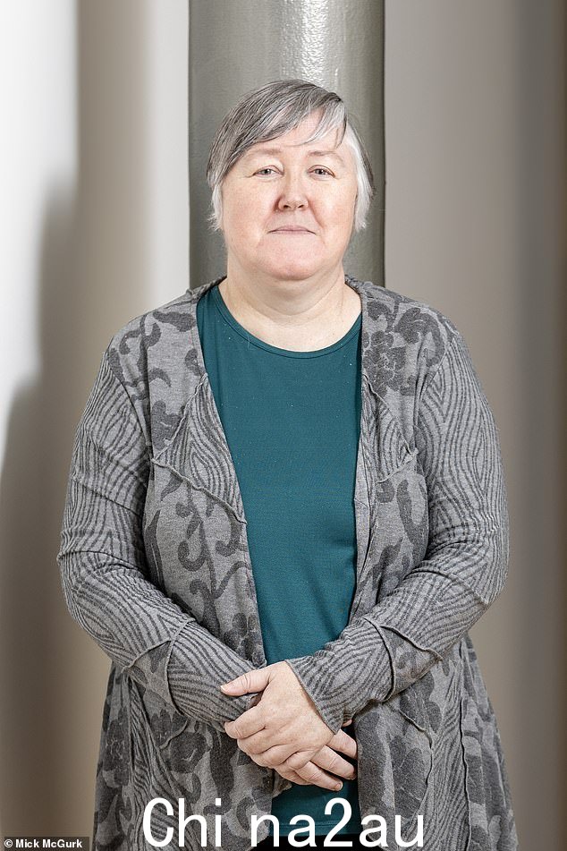 经过 12 年的不懈痛苦,Hazel Borland(如图)最终在 36 岁时被诊断出患有纤维肌痛,这是一种影响英国 250 万人的慢性疼痛疾病。 ” class=