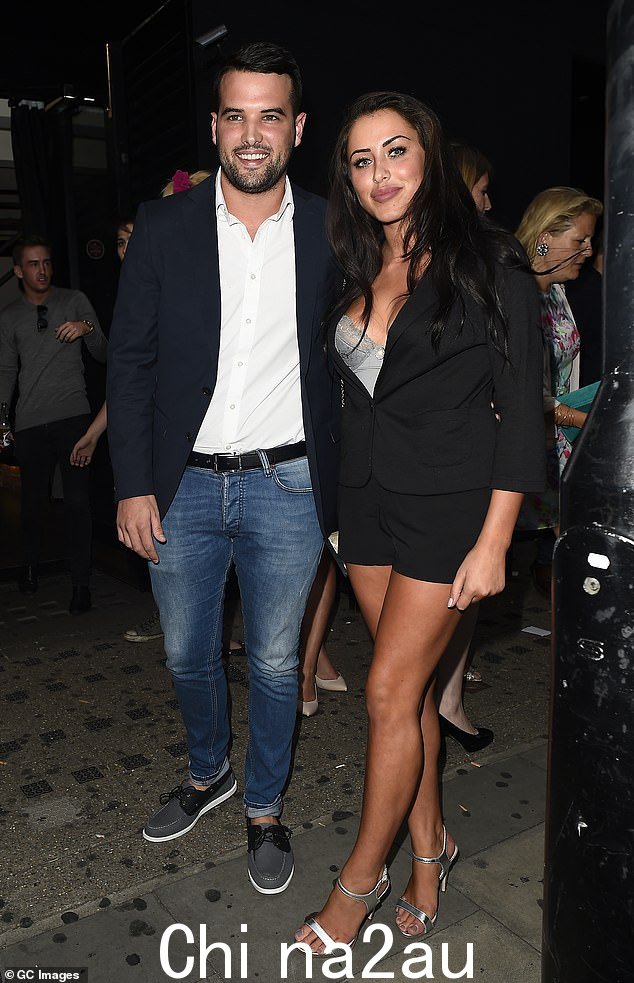 Ricky 之前曾与 Geordie Shore 的 Marnie Simpson 订婚,后来后者与新男友 Casey Johnson 喜结连理(合照于 2015 年)