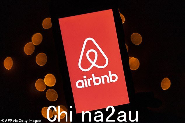 据《悉尼先驱晨报》报道,数十名热切的音乐会观众在最后一刻被短租业主取消了预订的房间,只为这些房间重新挂牌在 Airbnb 上以更高的价格