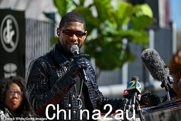 回家歌手在演讲中说道:事实上,我们有这一刻,我们有这一次步行。这是某种事物的开始,当我死后,它将会继续成长。这些铺好的道路对于很多人来说意义重大,因为这座城市所创造的一切,我们张开双臂欢迎世界来到这里,了解我们的文化,庆祝我们历史悠久的黑人大学的“class =“blkBorder img-share”风格=