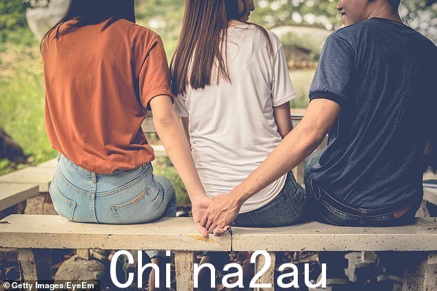 性与关系专家特雷西·考克斯(如图)警告不要三人行,因为嫉妒往往会露出丑陋的头