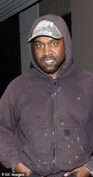 46 岁的坎耶·韦斯特 (Kanye West) 周三表示,他“对泰勒·斯威夫特 (Taylor Swift) 的职业生涯的帮助远大于有害”,否认泰勒·斯威夫特 (Taylor Swift) 把他踢出了周日的超级碗比赛,并表示压制泰勒·斯威夫特 (Taylor Swift) 的努力他的新专辑《Vultures 1》的成功类似于种族主义