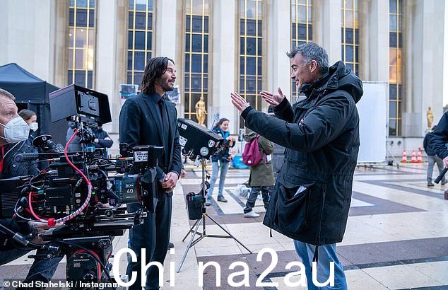 《疾速追杀》体验由特许经营总监 Chad Stahelski(右)共同创作,他与 Egan Productions(《电锯惊魂》、《女巫布莱尔》和《饥饿游戏》主题的同一家公司)合作密室逃脱)