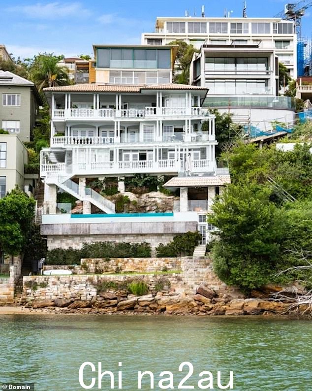 两人在 Point Piper 的 Wolseley 街拥有三处海滨房产,这里是悉尼东郊最独特的郊区之一