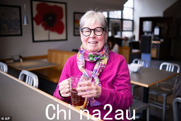 布林莫尔学院 (Bryn Mawr College) 的化学教授米歇尔·弗兰克尔 (Michelle Francl) 提出完美的茶中含有少许盐,这激怒了英国人