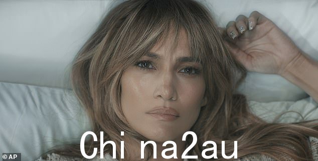 从未讲述过的最伟大的爱情故事记录了洛佩兹第九张录音室专辑《This Is Me... Now》和音乐电影《This Is Me... Now: A Love Story》的制作过程