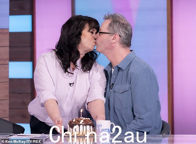 The Loose Women 主持人,58 岁,曾与肖恩·里奇 (Shane Richie) 和雷·芬瑟姆 (Ray Fensome) 结婚,她讲述了离婚带来的经济困难如何让她不再需要再经历一次