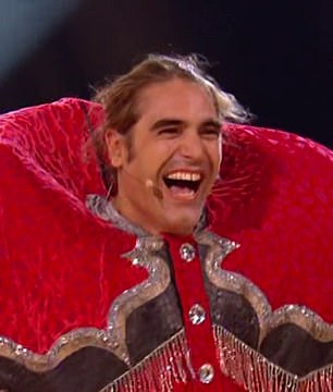 2023 年,Busted 的 Charlie Simpson 夺得第四季桂冠
