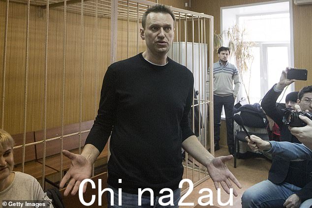 阿列克谢·纳瓦尔尼 (Alexei Navalny) 于 2017 年 3 月 27 日在俄罗斯莫斯科市特维尔法院举行未经授权的反腐败集会,在其被拘留的审判中出现