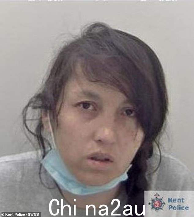 Gholami 的妻子 Roqia Ghulami 在审判中被判犯有忽视儿童罪,被判入狱两年
