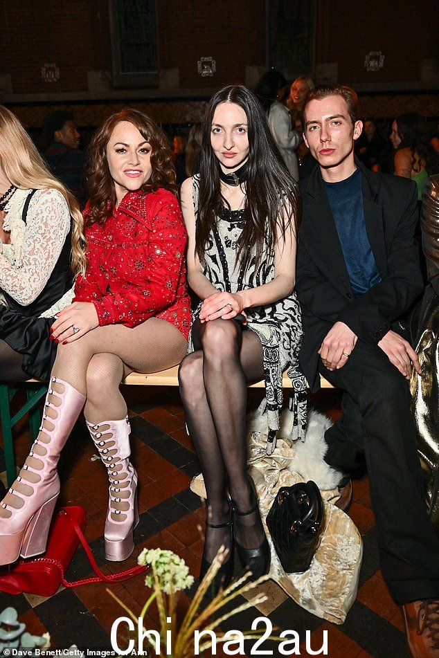 (从左到右)Jaime Winstone、Tish Weinstock 和 Paul Hameline