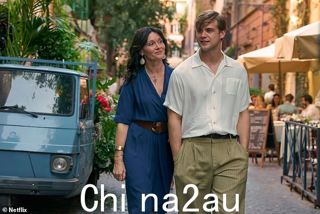 德克斯特在意大利首都闲逛,然后在一家精品酒店见到他的母亲