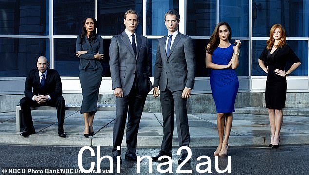 Rick Hoffman 饰演 Louis Litt、Gina Torres 饰演 Jessica Pearson、Gabriel Macht 饰演 Harvey Spectre、Patrick J. Adams 饰演 Mike Ross、Meghan Markle 饰演Rachel Zane、Sarah Rafferty 饰演 Donna