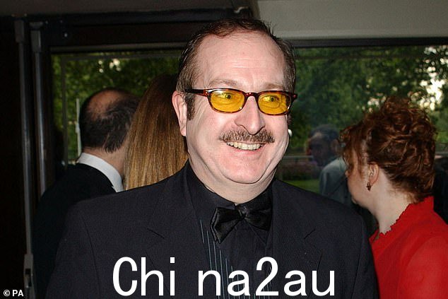 DJ Steve Wright 周一早上被发现死在伦敦的家中,这让该广播公司的粉丝悲痛欲绝