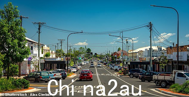 Kingaroy(如图)是昆士兰州的一个乡村小镇,人口刚刚超过 10,000 人。据了解,袭击者在警察到达之前逃跑,被他刺伤的男子并不认识他