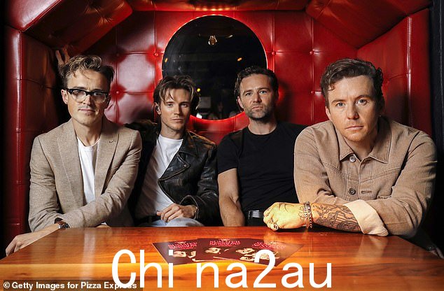 在谈到他的 McFly 乐队成员 Tom Fletcher、Dougie Poynter 和 Harry Judd(如图从左到右)对他的表演的看法时,Danny 说:“他们会立刻猜到我”