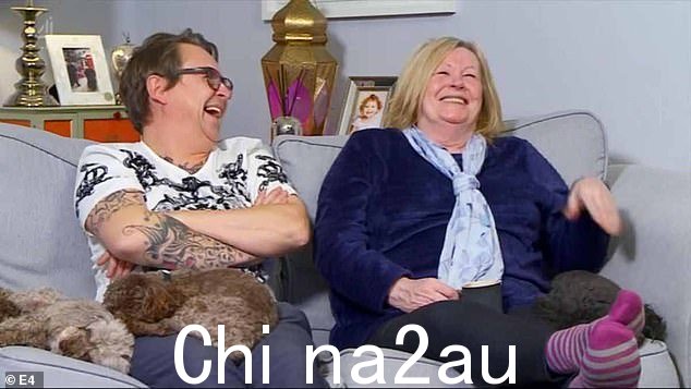 Pat 在 Stephen 的前搭档 Chris Steed 于 2018 年离开该计划后加入了 Gogglebox