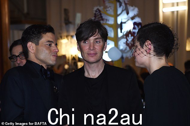Cillian 在 BAFTA 晚宴上追上了 Rami Malek 和 Emma Corrin