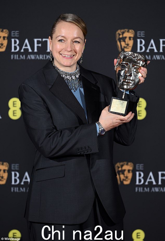 这位英国女演员兼导演接受了英国电影学院的最高荣誉 - BAFTA 奖学金 - 并将其奉献给受照料的儿童