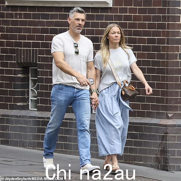 LeAnn Rimes 和她的丈夫 Eddie Cibrian 周五前往悉尼郊区 Surry Hills 共进晚餐,展现出恩爱的样子