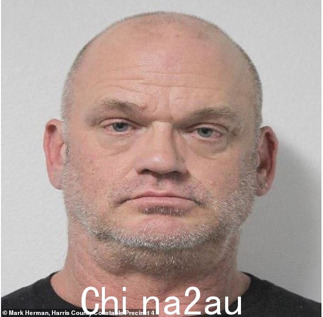 他于 2 月 15 日被捕,并被指控一项刑事恶作剧罪