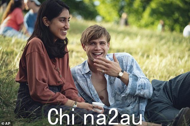 Leo 在改编自大卫·尼科尔斯的《一日》的电视剧中饰演德克斯特·梅休,与安比卡·莫德饰演的艾玛·莫利演对手戏,看起来他将成为家喻户晓的人物