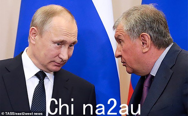 伊万·谢钦 (Ivan Sechin) 是伊戈尔 (右) 的儿子,伊戈尔 (右) 是一名前间谍,后来成为石油大亨,他与普京 (左) 相识数十年,并曾在圣彼得堡市长办公室与他共事