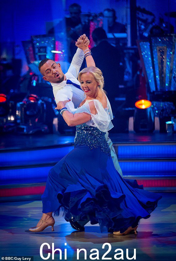 电视节目：舞动奇迹。Robin Windsor、Deborah Meaden。(C) BBC - 摄影师：Guy Levy