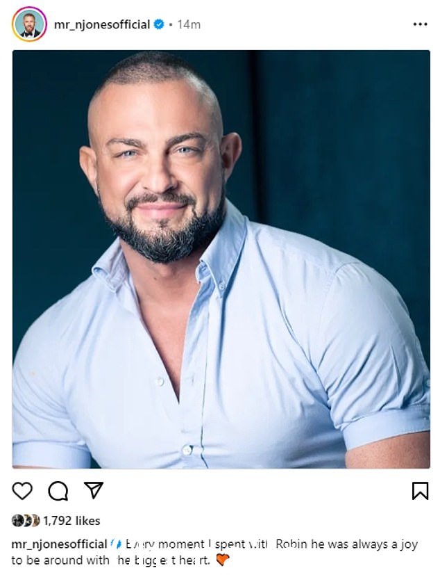 Neil Jones 透露,和这位已故舞者在一起“总是一种快乐”
